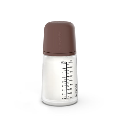 El Suavinex Biberón Anticólicos ZERO ZERO 270ml Flujo Medio (M) con tapón marrón y marcas de medidas en ml y US fl oz es perfecto para tu pequeño. Aprovecha ofertas en parafarmacia infantil y descubre productos para bebés con entrega gratis  en Mallorca.