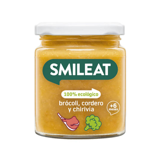 El tarrito de papilla Smileat - Brócoli, Cordero y Chirivía Ecológico 230g cuenta con tapa blanca y etiqueta verde con la leyenda 100% ecológico e iconos de chuleta de cordero y brócoli. Ideal para bebés de 6+ meses, complementa cualquier producto para bebés con entrega gratis en Mallorca.
