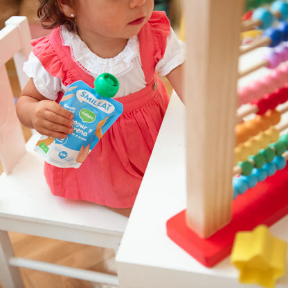 bebe comiendo pouch yogur y avena_Parafarmababy