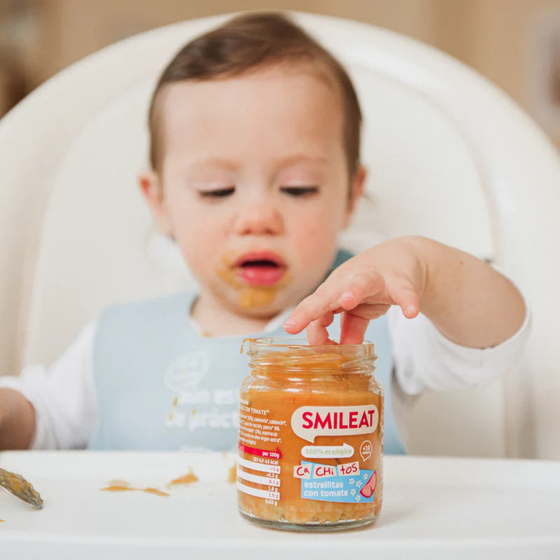 smileat_estrellitas_con_tomate_niño comiendo solir¡to tarrito de estrellitas